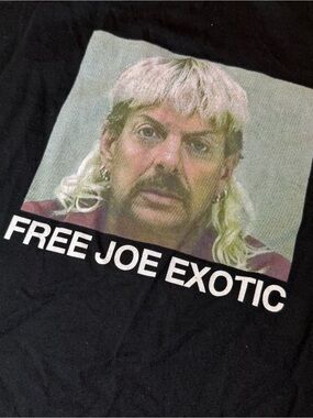 “Free Joe Exotic” Black Tee Shirt men’s size large SL 57